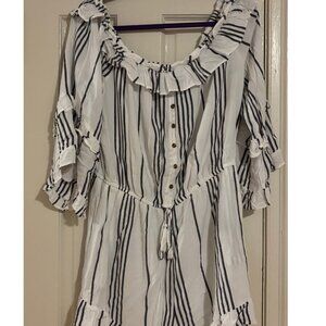 American Eagle XL- white and black striped